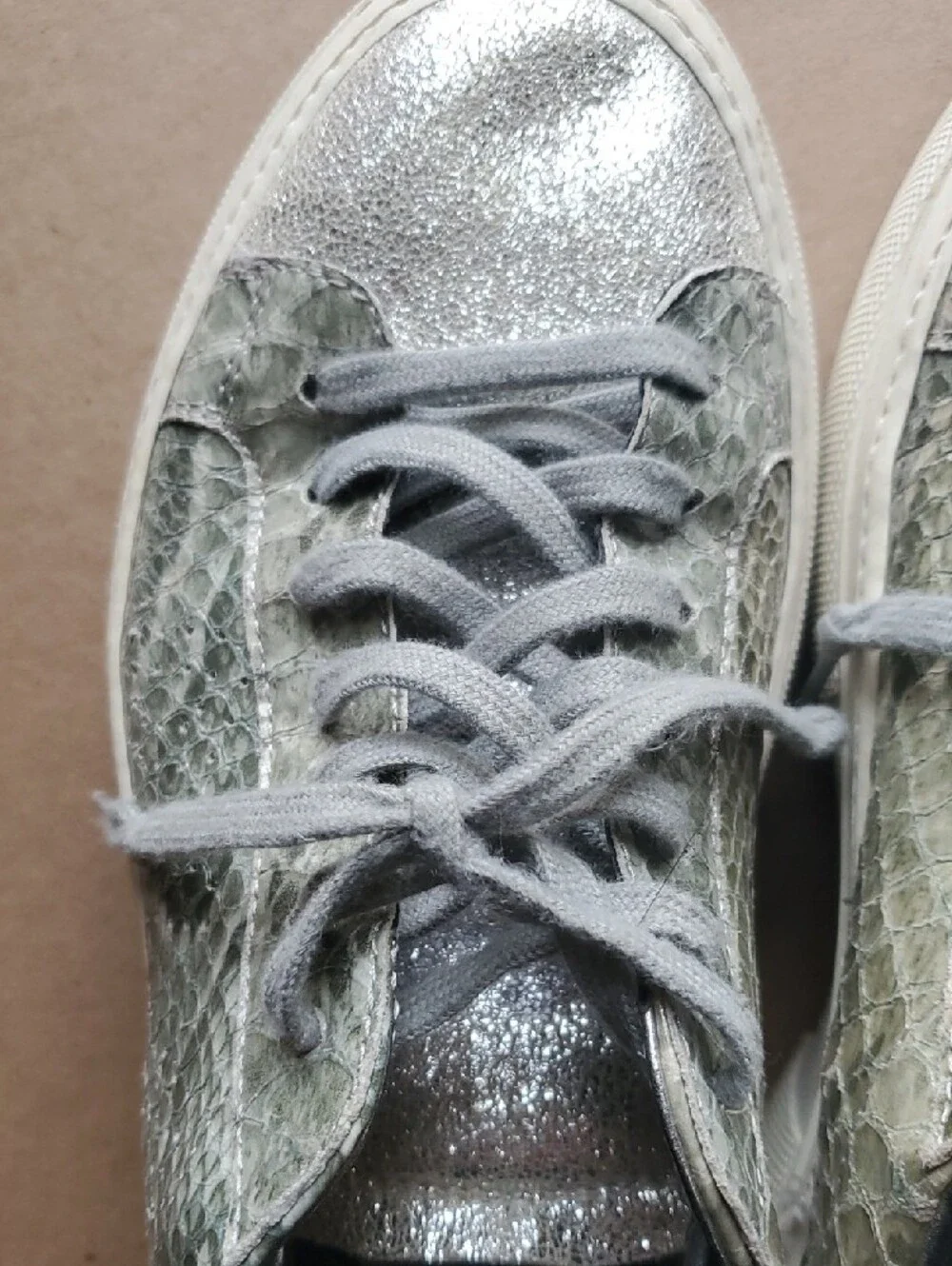 P448 Women's Sneakers in Metallic Silver and Light Crocodile Green 39 (8.5)